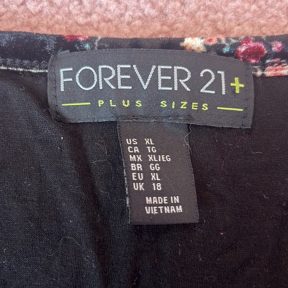 Forever 21 Velvety Black Floral Too Size XL - Picture 2 of 4